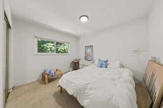 1645-1651 Alma St in Palo Alto, CA - Building Photo - Interior Photo