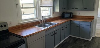 502 Kanawha Ave S in Nitro, WV - Building Photo