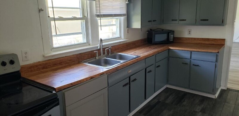 502 Kanawha Ave S in Nitro, WV - Building Photo