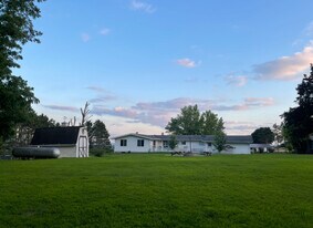 10635 Loop Rd in Savanna, IL - Building Photo