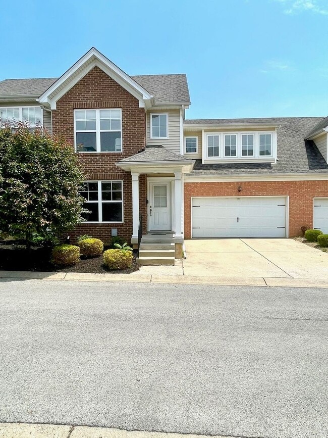 405 Clare Ln in Louisville, KY - Building Photo - Building Photo