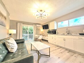 1 Minimalist Modern Studio in St. Petersburg, FL - Building Photo - Building Photo