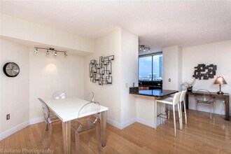 1330 West Ave, Unit 1613 in Miami Beach, FL - Building Photo - Building Photo