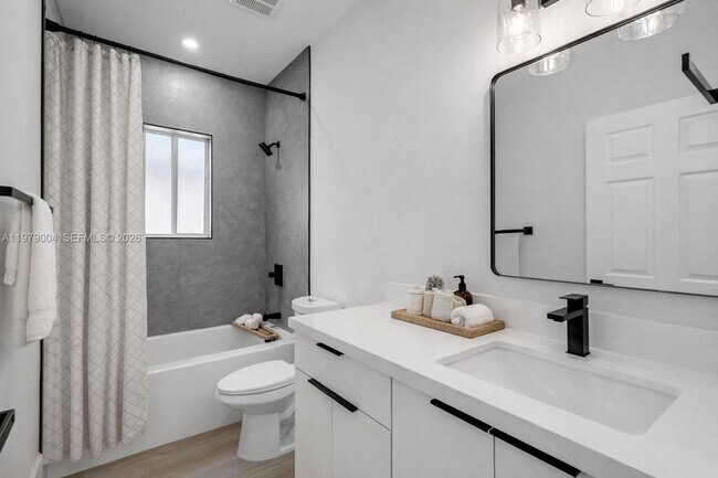 354 NE 35th Ave in Homestead, FL - Building Photo - Building Photo
