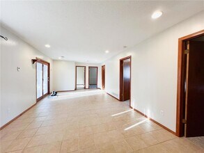 11331 W River Rd in Champlin, MN - Foto de edificio - Building Photo