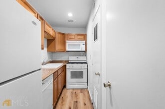 11 Peachtree Hills Ave NE-Unit -A1 in Atlanta, GA - Building Photo - Building Photo