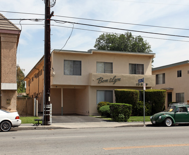 15959 Vanowen St in Van Nuys, CA - Building Photo - Building Photo