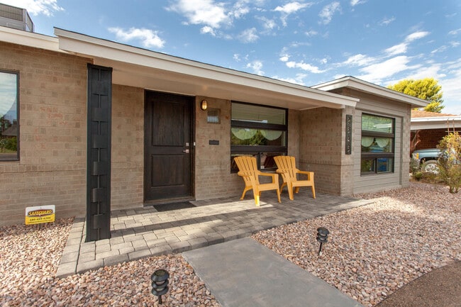 2545 E Turney Ave in Phoenix, AZ - Building Photo - Building Photo