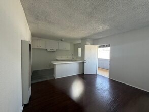 8217 S Western Ave, Unit 3 in Los Angeles, CA - Building Photo - Building Photo