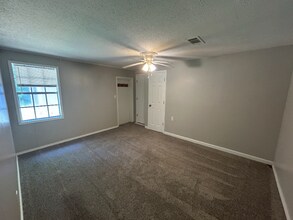 8724 Ocean Springs Rd in Ocean Springs, MS - Foto de edificio - Building Photo