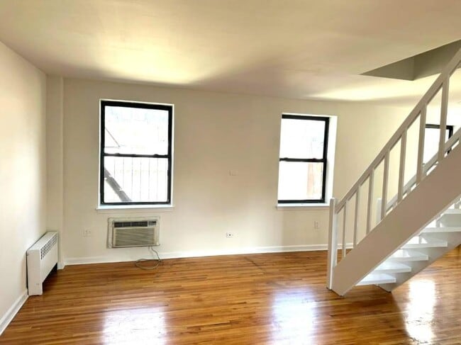 460 W 50th St in New York, NY - Building Photo - Building Photo