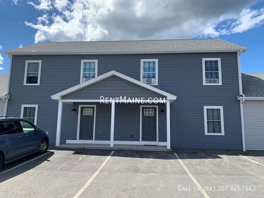 110 Rocky Rdg Dr in Hermon, ME - Foto de edificio