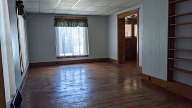 307 Lincoln St in Hart, MI - Foto de edificio - Building Photo
