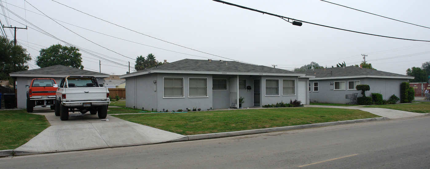 14342-14346 Cedarwood St in Westminster, CA - Building Photo