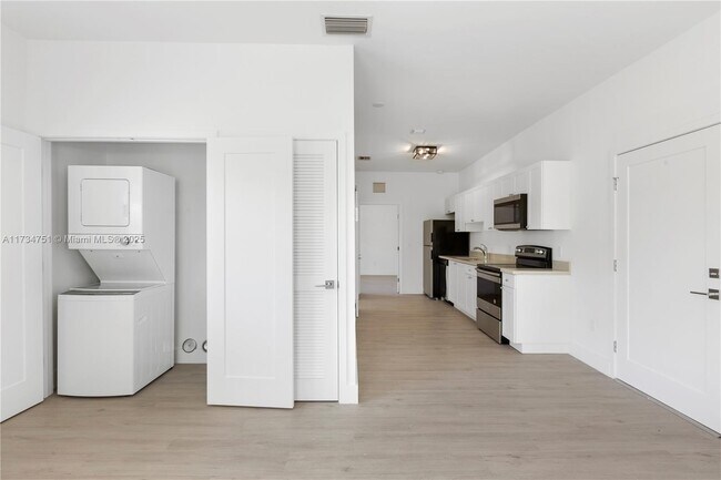 628 Santander Ave, Unit 2 in Coral Gables, FL - Building Photo - Building Photo