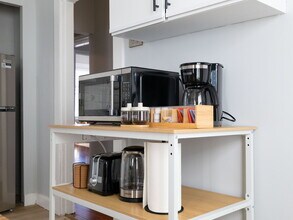 168 School St, Unit 1 in Somerville, MA - Building Photo - Building Photo