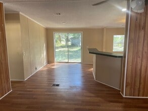9280 Robaor Rd in Brooksville, FL - Foto de edificio - Building Photo