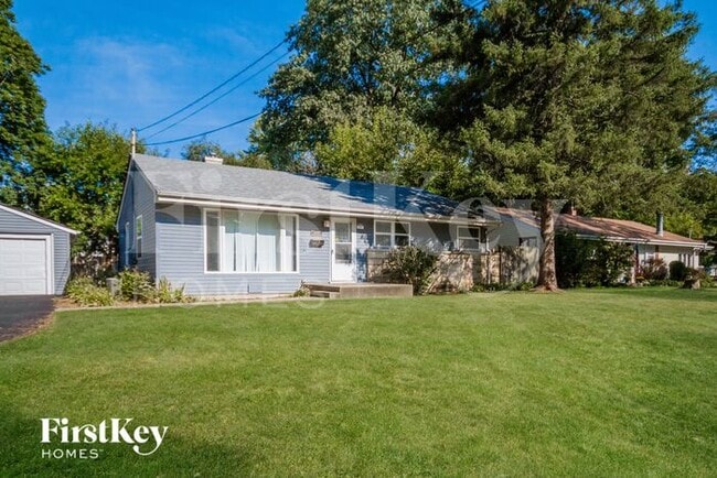 16088 W Des Plaines Dr in Libertyville, IL - Building Photo - Building Photo