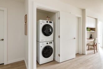 Centra in Nanaimo, BC - Building Photo - Building Photo