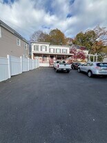 33 White St, Unit 33 B in Lowell, MA - Building Photo