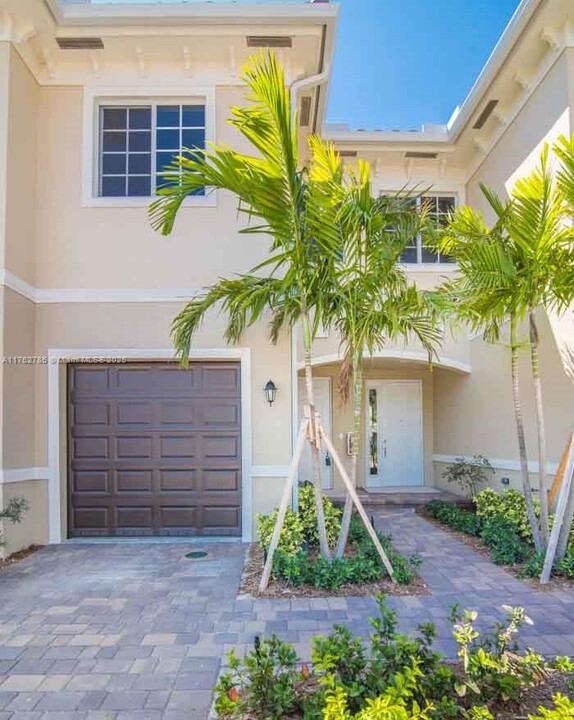 2664 SW 81st Ter in Miramar, FL - Building Photo