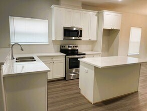 2218 Bringhurst St in Houston, TX - Building Photo - Building Photo