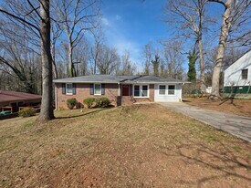 2086 Barberrie Ln in Decatur, GA - Building Photo