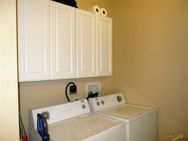 1626 Evergreen Dr, Unit 10 in Rapid City, SD - Building Photo - Building Photo