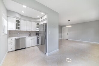 609 NE 13th Ave in Fort Lauderdale, FL - Foto de edificio - Building Photo