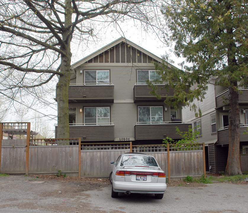 10301 Midvale Ave in Seattle, WA - Foto de edificio