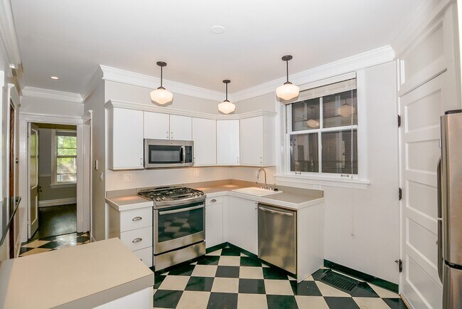 1940 W Berenice Ave, Unit J07P in Chicago, IL - Building Photo - Building Photo