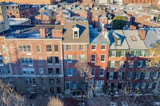929 Clinton St in Philadelphia, PA - Foto de edificio - Building Photo