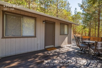 4950 W Griffin Creek Rd in Medford, OR - Building Photo - Building Photo