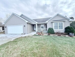 1405 Emery Cir in Waverly, IA - Building Photo - Building Photo