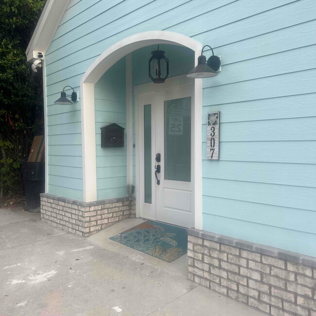 307 E Gonzalez St in Pensacola, FL - Building Photo - Building Photo