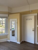 1037 Southgate St in Victoria, BC - Building Photo