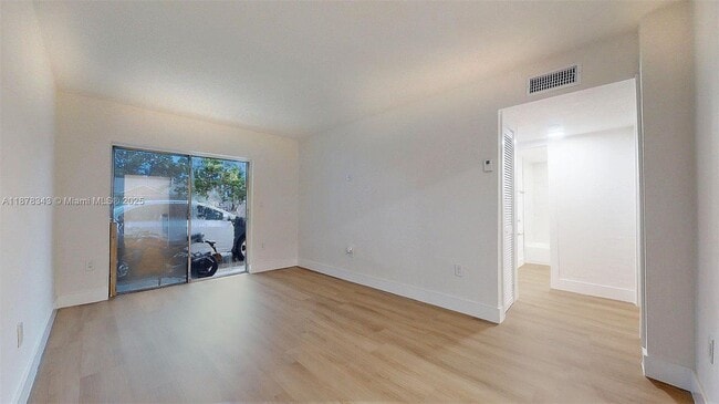 567 SW 3rd St in Miami, FL - Foto de edificio - Building Photo