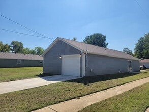 523 N Tom St in Webb City, MO - Building Photo - Building Photo