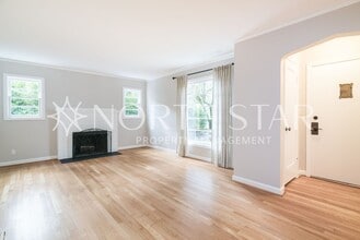 17348 Bryant Rd in Lake Oswego, OR - Building Photo - Building Photo