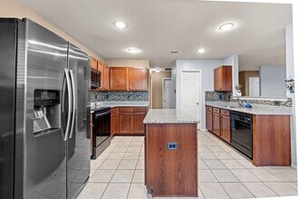 412 Sandy Creek Dr in Fort Worth, TX - Building Photo - Building Photo