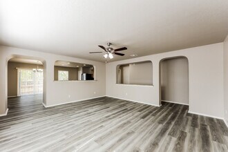 11233 Forest Pass Ct in Live Oak, TX - Foto de edificio - Building Photo