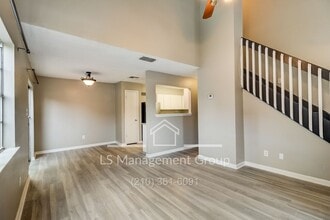 7523 Oak Chase in San Antonio, TX - Building Photo - Building Photo