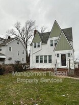 10615 S Highland Ave in Garfield Heights, OH - Building Photo