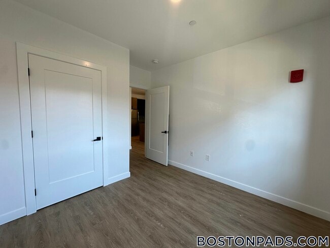 199 Gardner St in Boston, MA - Foto de edificio - Building Photo