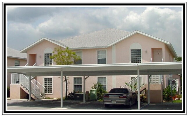 26741 Little John Ct, Unit 16 in Bonita Springs, FL - Foto de edificio - Building Photo