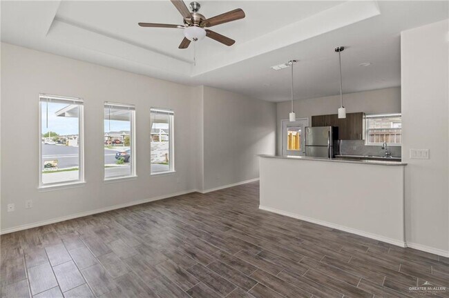 10 N Hester St in Edinburg, TX - Building Photo - Building Photo