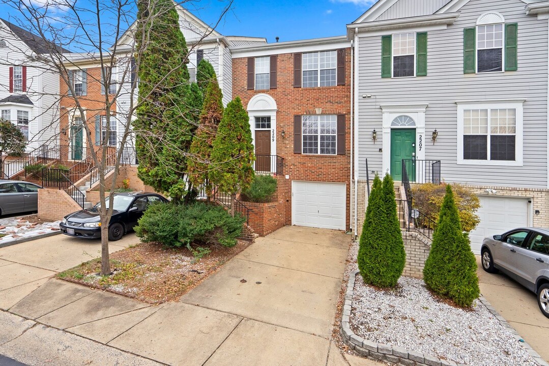 2209 Bear Valley Terrace in Silver Spring, MD - Building Photo