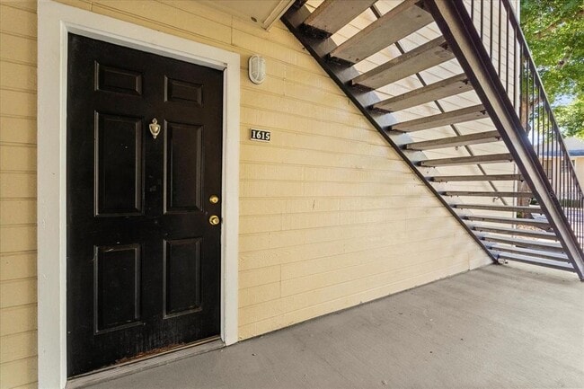 1063 S Hiawassee Rd in Orlando, FL - Building Photo - Building Photo