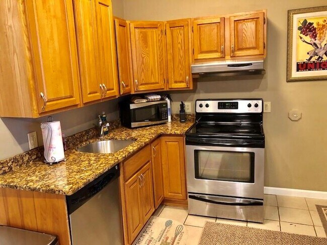 99 Spring St in Newport, RI - Building Photo - Building Photo