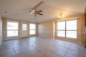 1107 Valley View Dr in Glenn Heights, TX - Building Photo - Building Photo